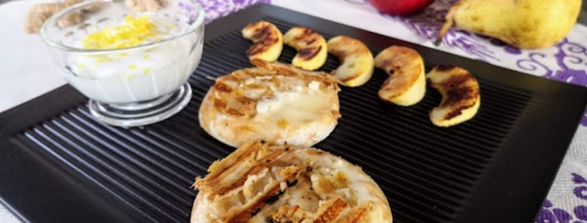 Tomini al caffè con salsa di yogurt e mele dorate