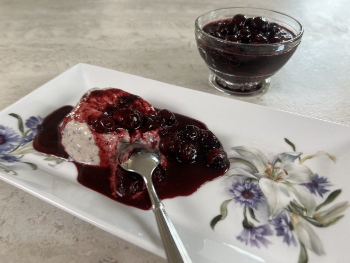 ilaria-bertinelli-panna-cotta-ai-mirtilli-con-solo-zuccheri-della-frutta