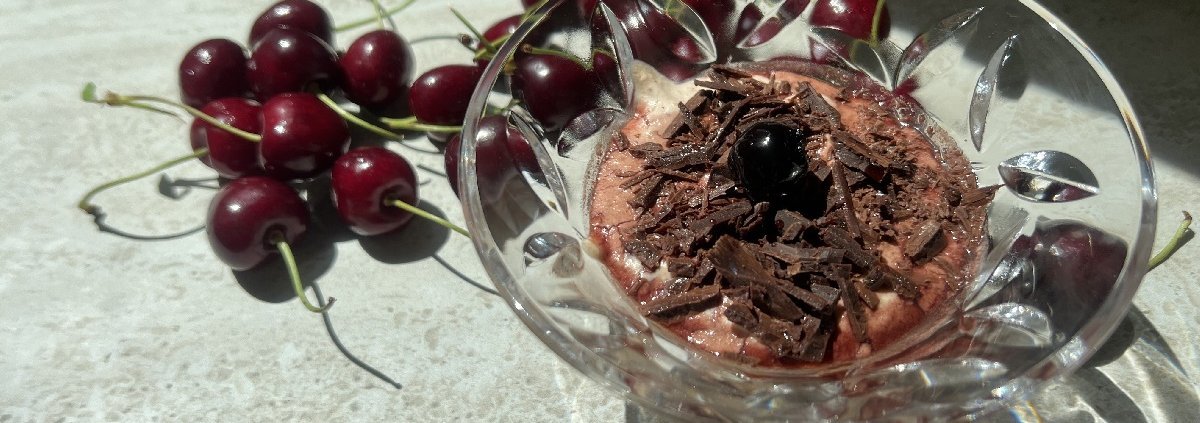 Ilaria-bertinelli-mousse-di-ciliegie-con-cioccolato-fondente