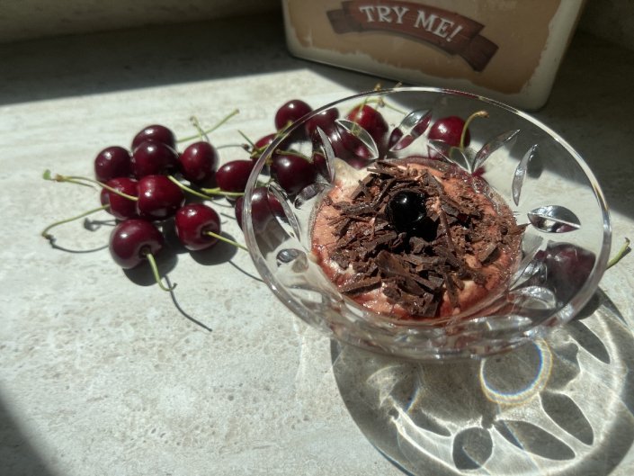 Ilaria-bertinelli-mousse-di-ciliegie-con-cioccolato-fondente