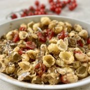 ilaria-bertinelli-pasta-con-alici-e-semi-di-girasole