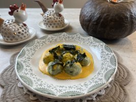 ilaria-bertinelli-pepite-al-cavolo-nero-con-fonduta-di-zucca