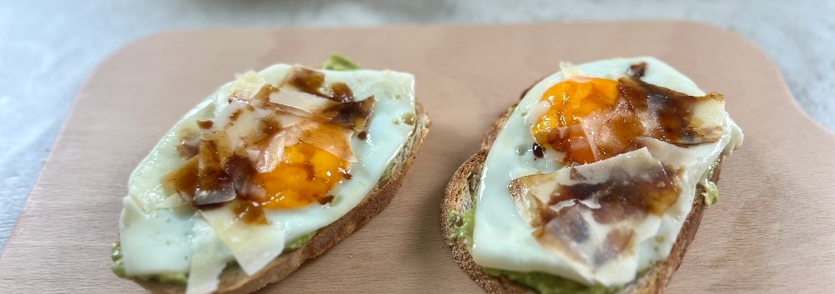 ilaria-bertinelli-avocado-e-uovo-all-emiliana