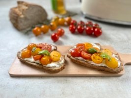 Ilaria-bertinelli-bruschetta-con-pomodorini-saltati