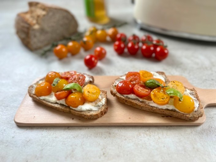Ilaria-bertinelli-bruschetta-con-pomodorini-saltati