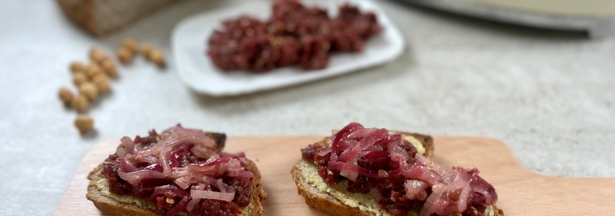 ilaria-bertinelli-bruschetta-con-tartare-di-manzo
