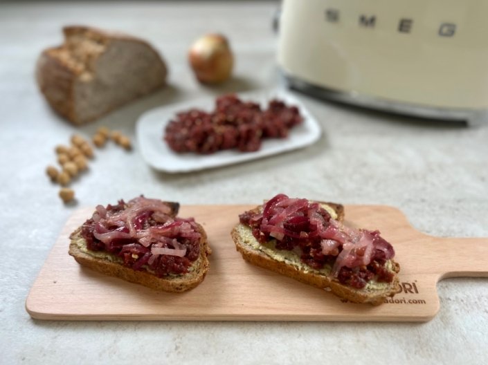 ilaria-bertinelli-bruschetta-con-tartare-di-manzo